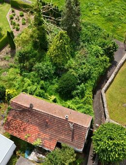 Freistehendes,unsaniertes Einfamilienhaus mit Entwicklungspotenzial und großem Grundstück!! - Eiterfeld