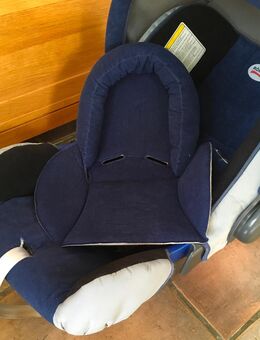 Römer Babyschale mit Sitzverkleinerer - Hürth Zentrum