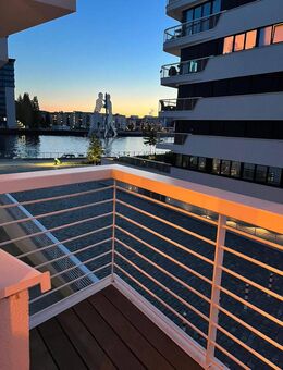 2 ZIMMER Luxus Wohnung - EBK - Wasserblick - Balkone- 1550€ Warm - 1-3 Years contract - Berlin