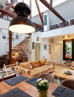 Exklusive 3-Zimmer-Maisonette-Wohnung mit TG-Stellplatz im historischen Gutshof - Leverkusen