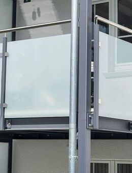 Modernisierte und helle 2,5-Zimmer-Wohnung mit Sonnenbalkon zum Wohlfühlen, neue Böden & Bad! - Bogen