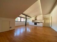 Mit Ausblick auf die Obernburger Altstadt: 2-Zimmer-Wohnung im Dachgeschoss mit Balkon - Obernburg (Main)