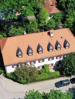 Historische und liebevoll restaurierte Doppelhaushälfte in München-Solln - München