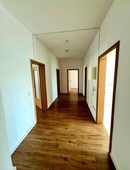 ** Große 3-Zimmerwohnung mit Balkon und Blick über die Stadt ** - Bischofswerda