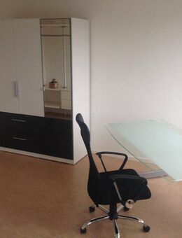 Großes möbliertes Zimmer 21,16 m² mit Gemeinschaftsbad und - küche // 1.OG Zi. 3 - Wolfsburg