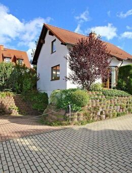 Solides Einfamilienhaus am ruhigen Ende einer Anliegerstraße - Bad Klosterlausnitz