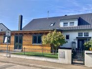 Attraktives sehr großzügiges Einfamilienhaus mit exklusiver Wohnbauerweiterung - Karlskron