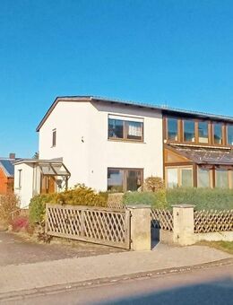 Flexibles Wohn- & Anlageobjekt: Ein- bis Zweifamilienhaus mit zwei Bauplätzen, Garagenkomplex, großer Scheune & 55 kWp PV-Anlage - zur Eigennutzung un - Borken (Hessen)