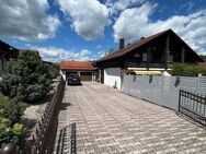 Stilvolle Doppelhaushälfte mit Doppelgarage, Balkon, 2 Terrassen & Gartenhaus - Ihr neues Zuhause! - Tann