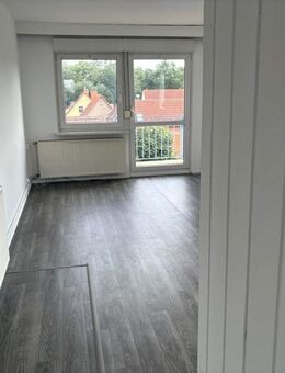 Schöne helle 3 Zimmerwohnung mit Balkon ab sofort verfügbar - Günthersleben-Wechmar