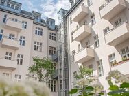 2 Zimmer zum Hofgarten: bezugsfreie, gemütliche Gründerzeit-Wohnung mit Stuck und Dielen - Berlin