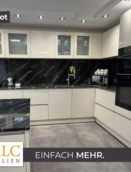 Exklusives Wohn- & Geschäftshaus mit Dachterrasse, Schaufensterfront und Garagen - Büttelborn