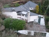 Exklusive Villa in Bestlage von Oerlinghausen mit Baugrundstück - Oerlinghausen