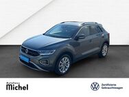 VW T-Roc, 1.5 TSI Life Rückkamera, Jahr 2023 - Gießen