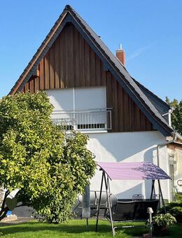 1-2 Familienhaus mit 8 Zimmern und schönem grossen Garten sowie Garage / Stellplätze - Rosbach (Höhe)