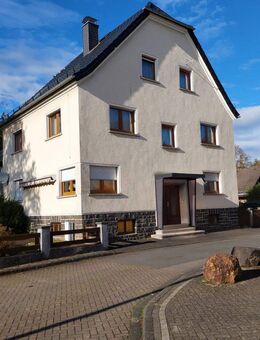 Großzügiges Familienhaus mit vielseitiger Scheune, Garage und viel Platz für individuelle Wohnträume - Dickendorf