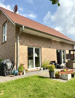 Zentrumsnah gelegen - Modern ausgestattetes Einfamilienhaus mit Garten und Stellplatz in 2. Reihe - Wedel