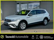 VW Tiguan, 1.5 TSI Allspace Life 7S 18, Jahr 2023 - Erlangen