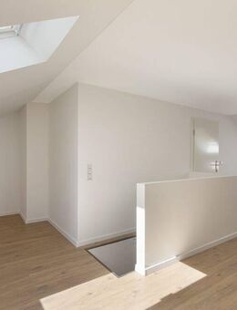 Mehr Platz, mehr Stil: Sanierte Wohnung zuzüglich großzügigem, ausgebautem Dachspitz - Düsseldorf