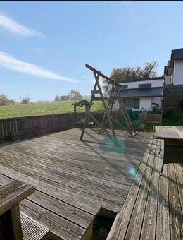 Großzügige, lichtdurchflutete 4,5-Zimmer-Mietwohnung über zwei Etagen mit Garten in Litzendorf/Pödeldorf - Litzendorf