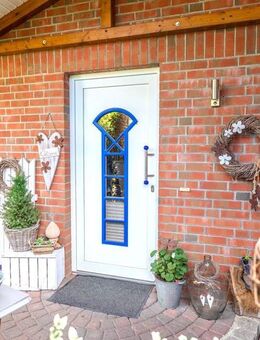 Charmante Doppelhaushälfte mit modernem Flair und grünem Gartenparadies - Brietlingen