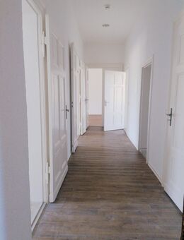 Großzügige 4-Raum-Wohnung im EG mit Terrasse und Stellplatz - Dessau-Roßlau