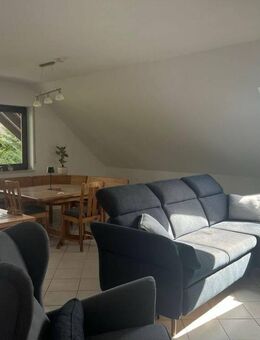 Helle 3-ZKB-Dachgeschosswohnung mit Balkon und Stellplatz zu vermieten - Oestrich-Winkel