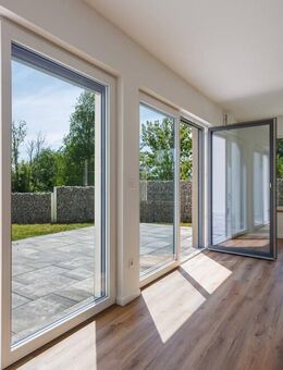 Neubau-Familienoase: Schlüsselfertig ausgebautes REH mit Terrasse, Garten, 2 Stellplätzen, KFW 40 - Herrngiersdorf