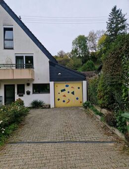 Charmante und gepflegte Doppelhaushälfte am Weinberg - Ludwigsburg