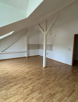 Günstige 2 Raum Dachgeschosswohnung in zentraler Lage von Reichenbach - Reichenbach (Vogtland)