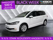 VW Touran, 1.5 TSI Highline 7S, Jahr 2023 - Berlin