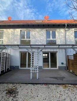 Hermann Immobilien: Grosszügiges Reihenmittelhaus mit 2 Parkplätzen - Niederdorfelden