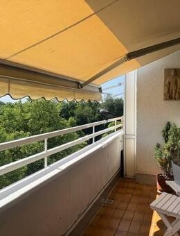 Brück Immobilien - Oberste Etage! Vermietete 2,5 Zi.-ETW mit Süd/West-Loggia - München