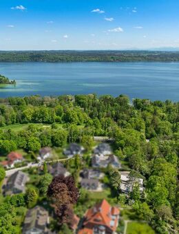 Unverbaubare, naturnahe Lage in Seenähe: Großzügige Familienvilla mit Indoor-Pool - Feldafing