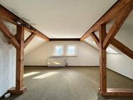 Familienfreundliche Doppelhaushälfte mit Potenzial: Sanierungsbedürftiges Eigenheim mit Garage - Fürth