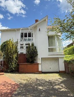 Offene Hausbesichtigung, Fr. 18.07.25 16-19 Uhr mit BIETERVERFAHREN: Architektonisches Einfamilienhaus mit ELW. Keine Käuferprovision. - Melsungen