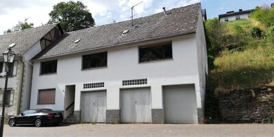 Freist. Haus mit Sanierungsbedarf in Manubach, 3 Garagen