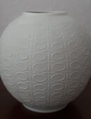 Vase Porzellan KPM Royal, Kugelform matt-weiß, gemustert in 59555