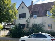 Sanierungssbedürftige Doppelhaushälfte mit Doppelgarage und Garten in Hannover-Badenstedt - Hannover