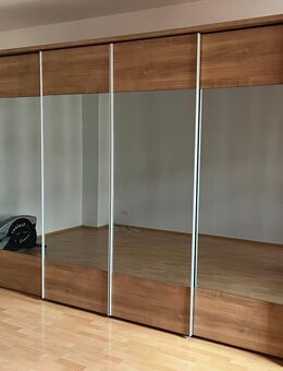 Verkaufe großen Kleiderschrank mit Schiebetüren - Leipzig Nord