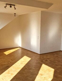Dachgeschoßwohnung mit Dachterrasse und TG-Stellplatz - Berlin