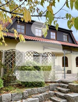 Familienidyll - vielseitig, gepflegt und bezugsbereit!...1-2-FH mit Doppelgarage in Wachenroth - Wachenroth