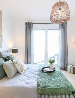 Sonnige Erdgeschosswohnung mit moderner Einbauküche, großzügiger Terrasse und Tiefgaragenstellplatz - Frankfurt (Main)