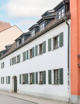 Hochwertige 2,5-Zimmer-Wohnung in denkmalgeschützter Innenstadtlage mit beheiztem Wintergarten - Regensburg