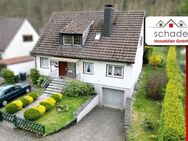 SCHADE IMMOBILIEN - Einfamilienhaus mit vermieteter Einliegerwohnung und viel Potenzial in Hemer! - Hemer