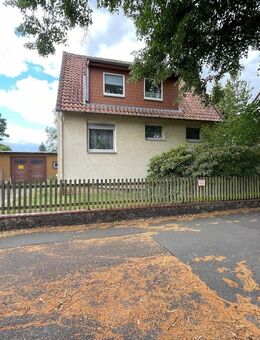 Ein- bis Zweifamilienhaus mit Garage & Schwimmteich in Ledeburg - Hannover
