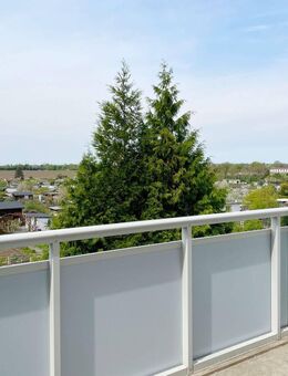 gepflegt & hell: 2 Zimmer, separate Küche & EBK auf Wunsch! - Magdeburg