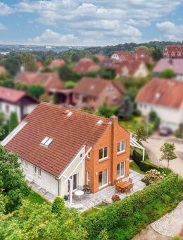 Gehoben und gepflegt: 7-Zi.-EFH mit ELW und Garten, Garage und 2 Freistellplätzen in Neubrandenburg - Neubrandenburg
