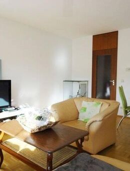 NÜRNBERG-Mögeldorf | 3 Zimmer Wohnung mit Sonnenbalkon, Einbauküche, Keller & Kfz-Außenstellplatz - Nürnberg