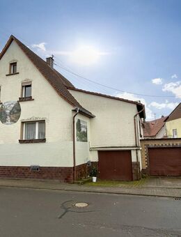 NEUER PREIS! Freistehendes Einfamilienhaus mit drei Garagen und Gestaltungspotenzial - Weselberg